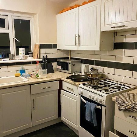 Comfortable Double Bedroom In London Hornchurch Екстериор снимка