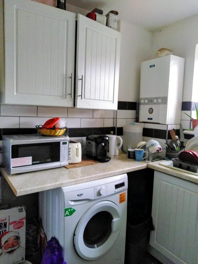 Comfortable Double Bedroom In London Hornchurch Екстериор снимка