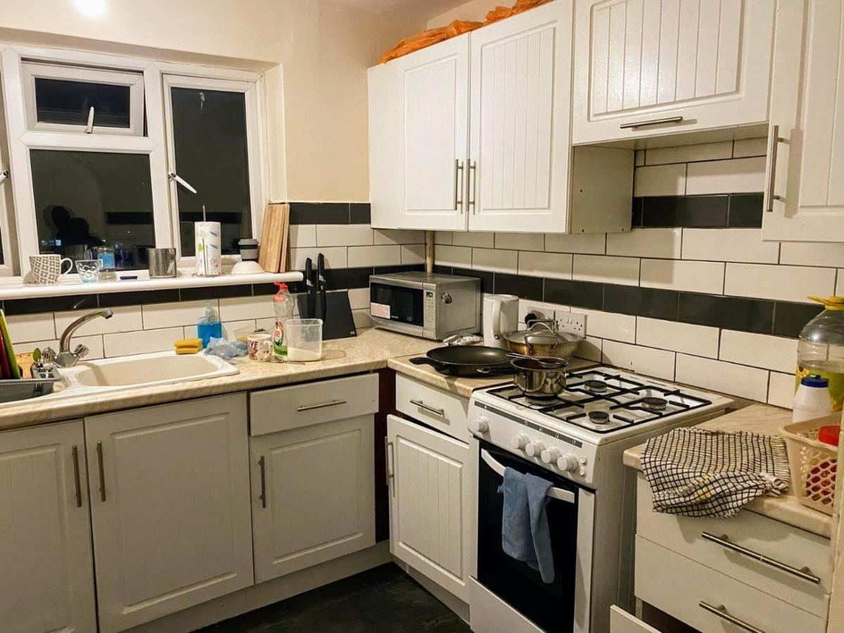 Comfortable Double Bedroom In London Hornchurch Екстериор снимка